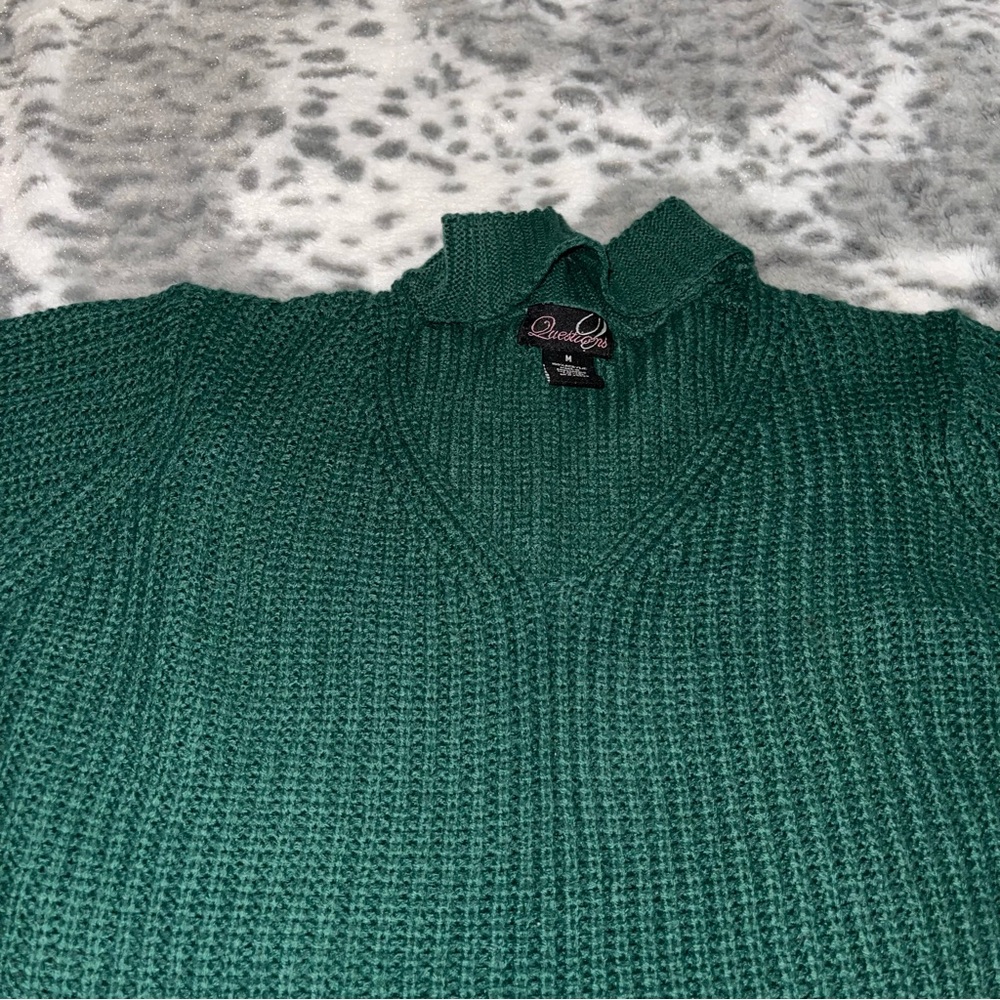 Questions? Green Sweater - Picture 4 of 9